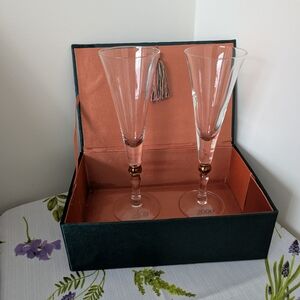 Elegant Glass Champagne Flutes with Gold Accents